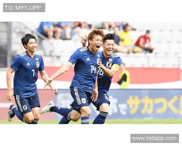 重庆足球队团队协作的力量与魅力探讨 重庆足球队团队协作的力量与魅力探讨