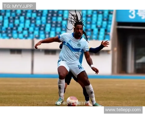 足球明星圆头形象大赏展现他们独特魅力与风采的精彩瞬间